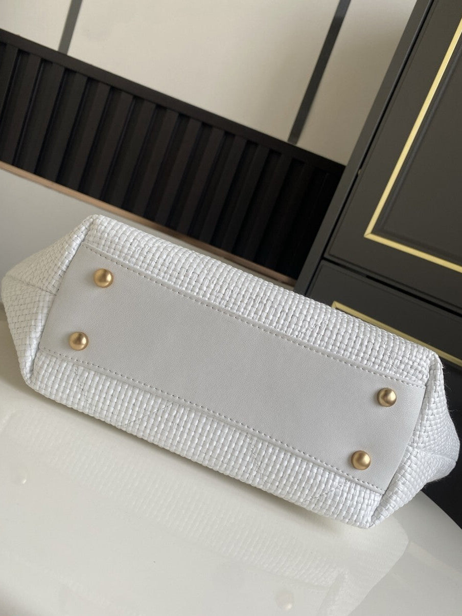 CHANEL Canvas com Efeito em Ráfia
