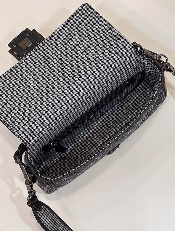 Bolsa Fendi FF Baguette Embroidered