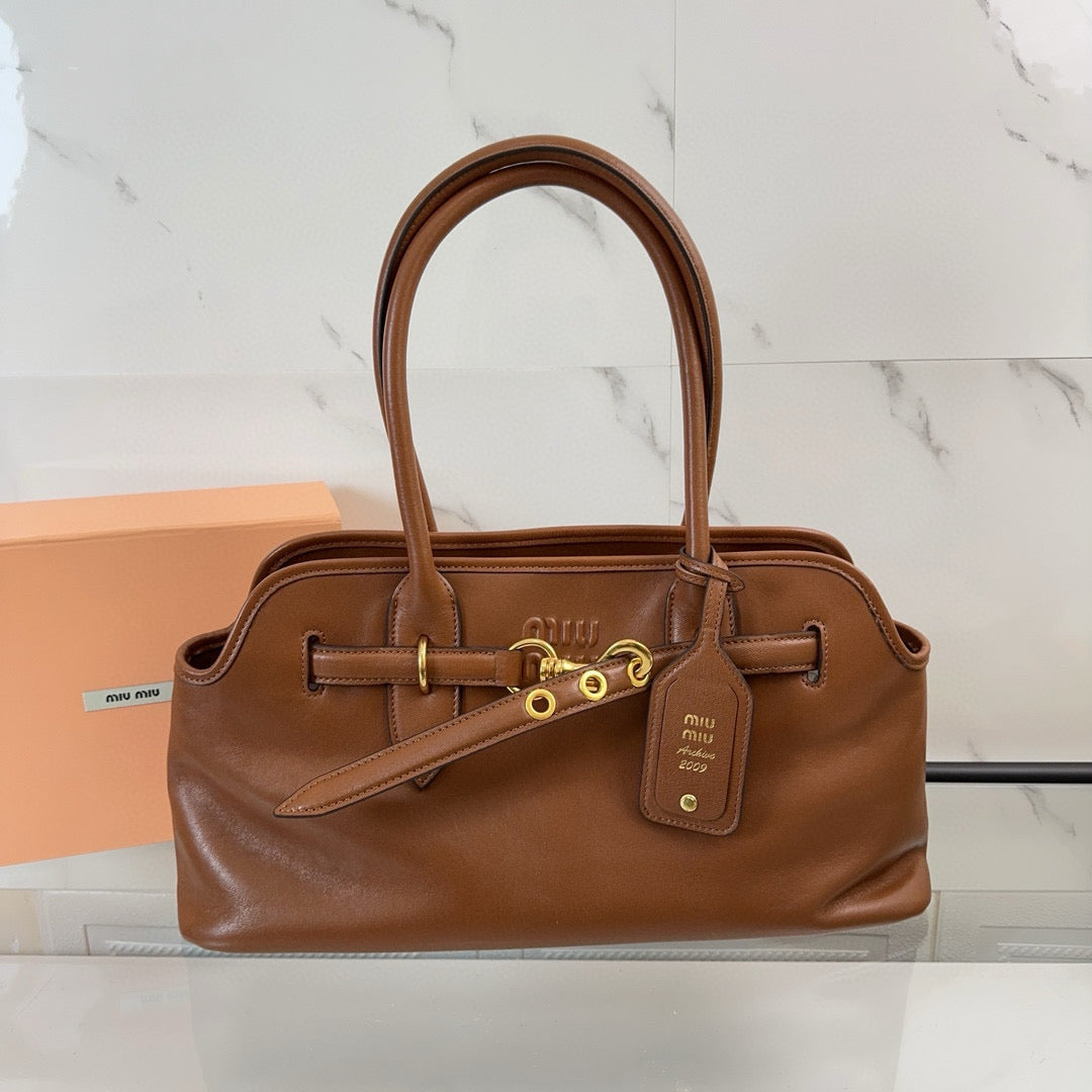 Bolsa Miu Miu Aventure Carvalho