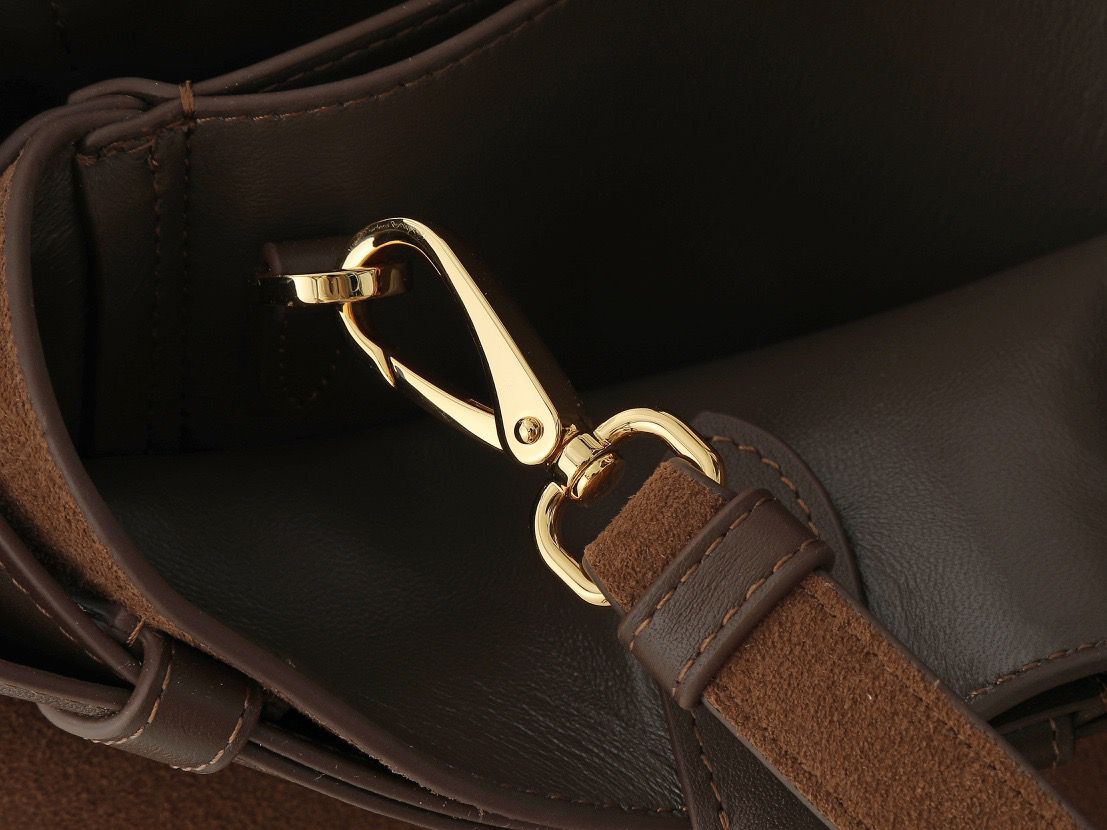 BOLSA PRADA SCAMOSCIATO CAMURÇA BUCKLE BEGE