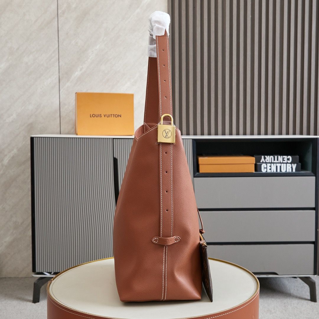 Louis Vuitton Low Key Hobo MM