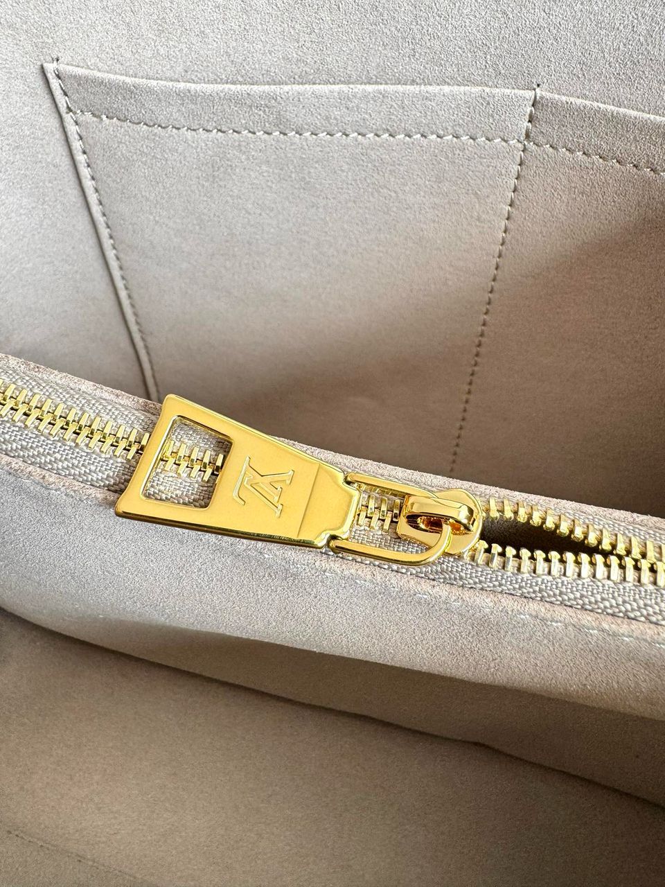 LV Babylone Tote Creme