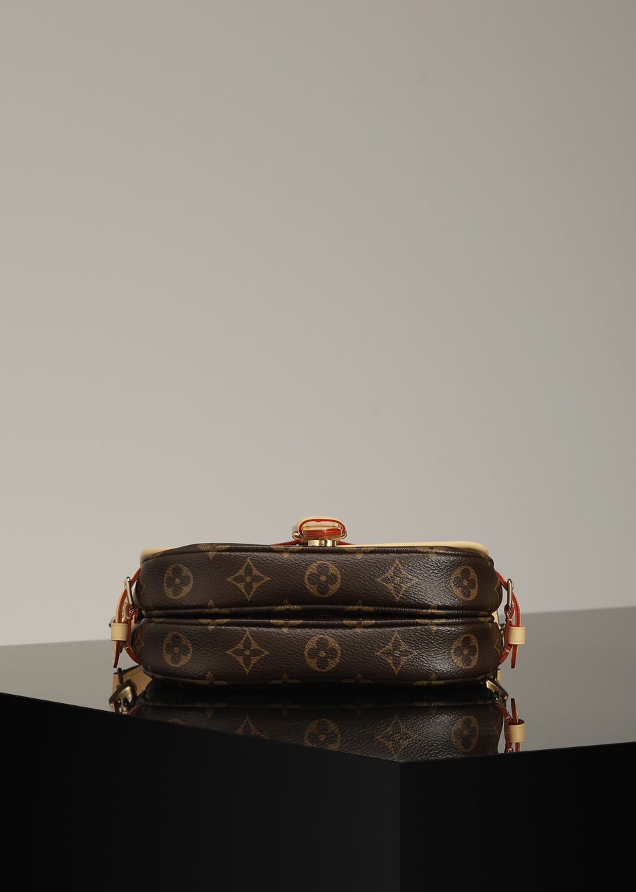 Bolsa Saumur BB Monogram Brown
