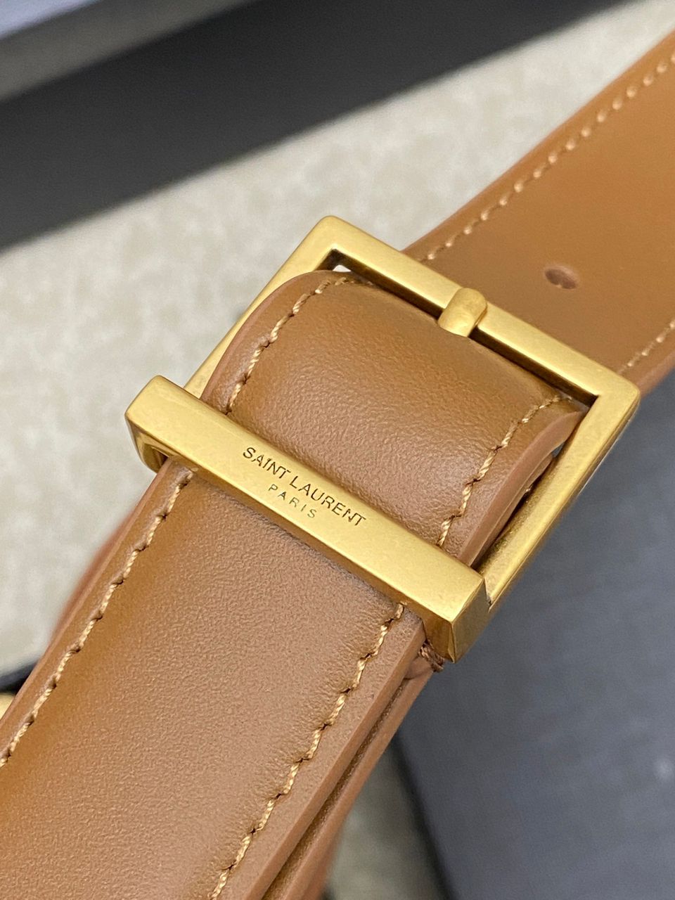 Yves Saint Laurent Le 5 à 7 Supple Small