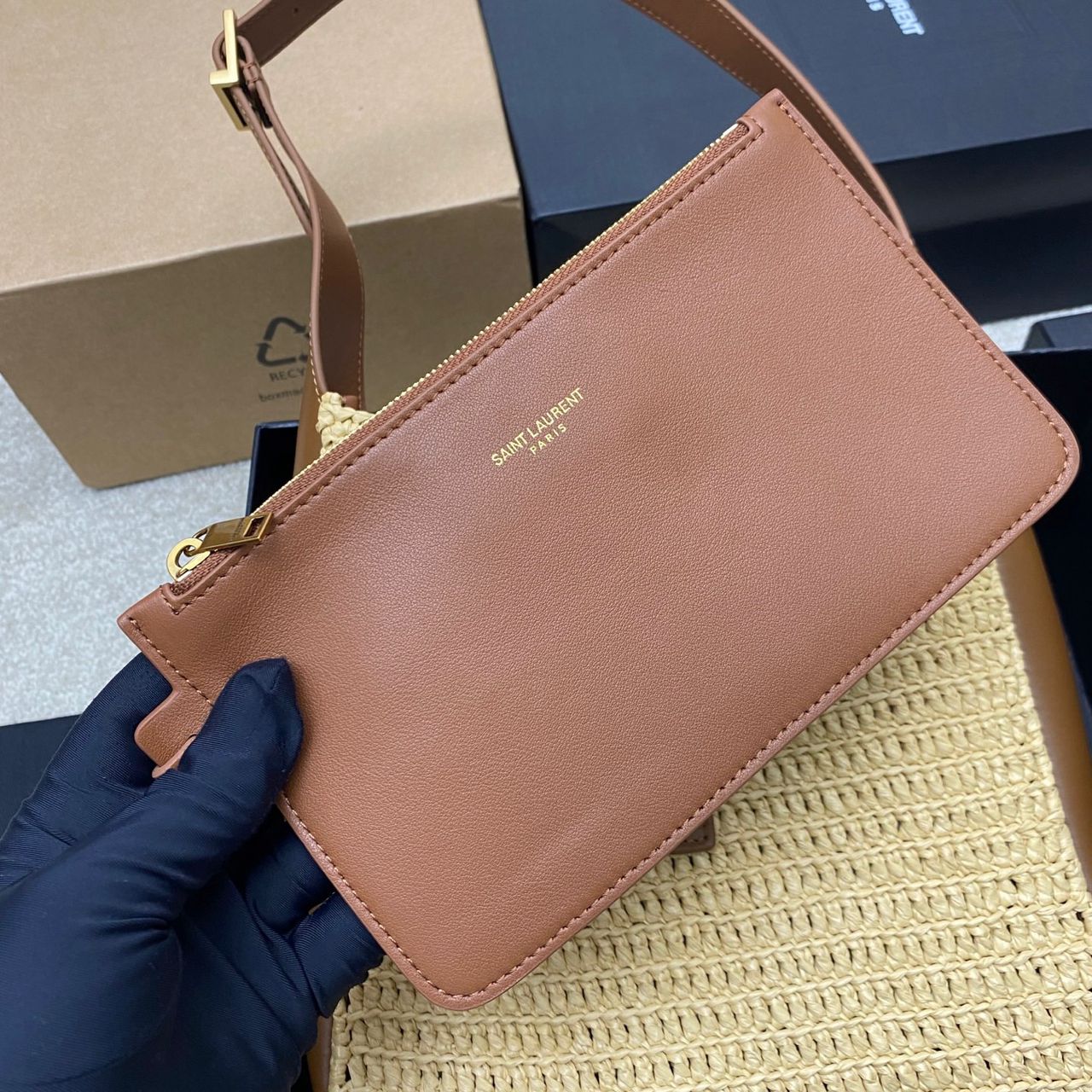 Yves Saint Laurent Le 5 à 7 Supple Small