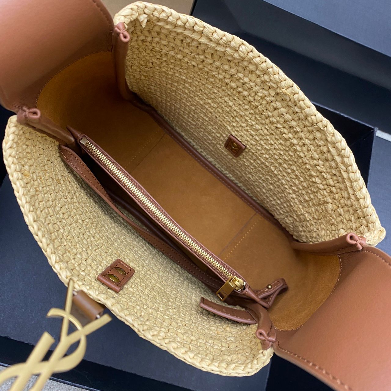 Yves Saint Laurent Le 5 à 7 Supple Small