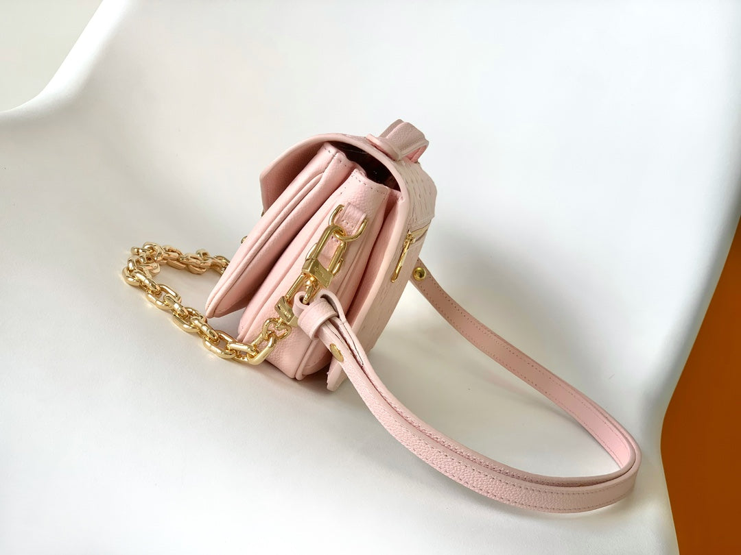 Pochette Métis East West Monogram Empreinte Pink Opale