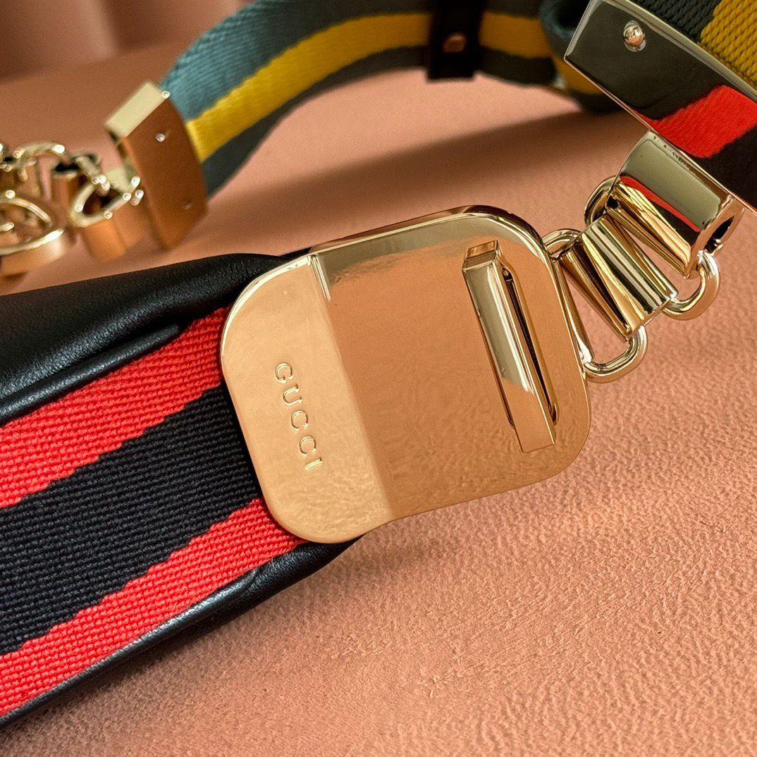 Gucci Attache Small shoulder bag