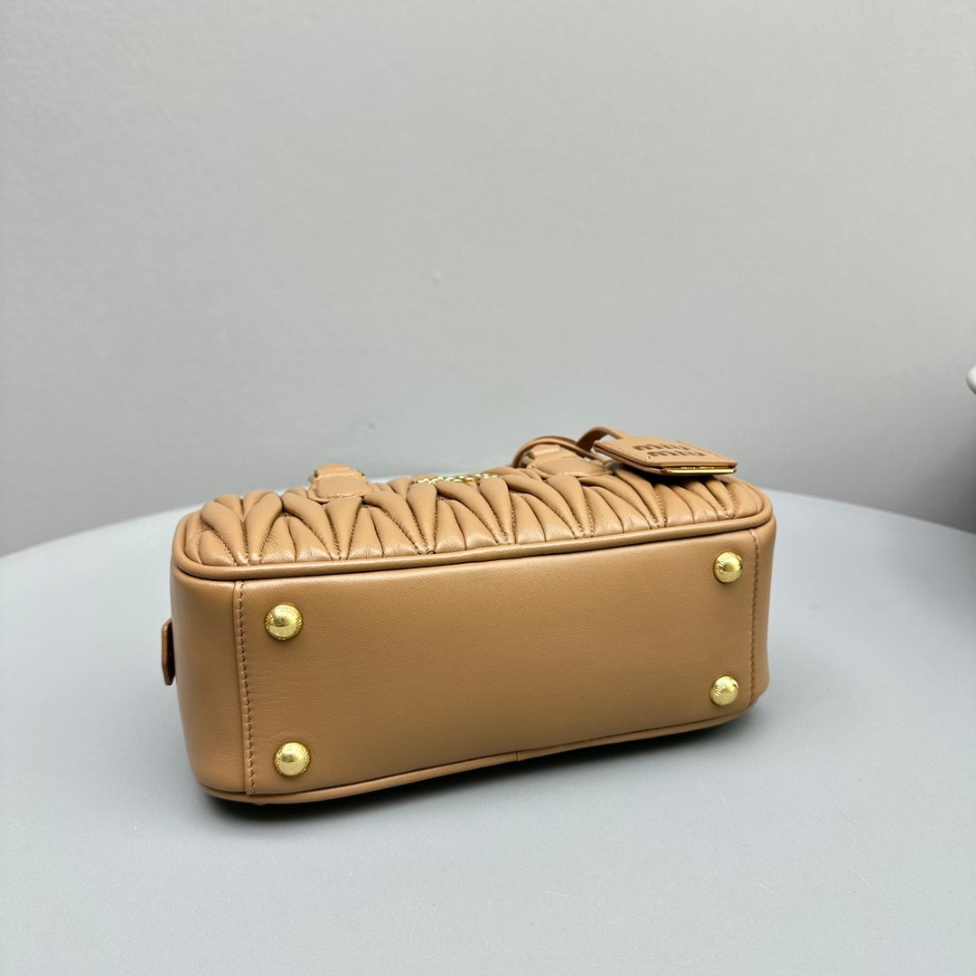 Bolsa Miu Miu Arcadie Matelasse Nappa Leather Bag