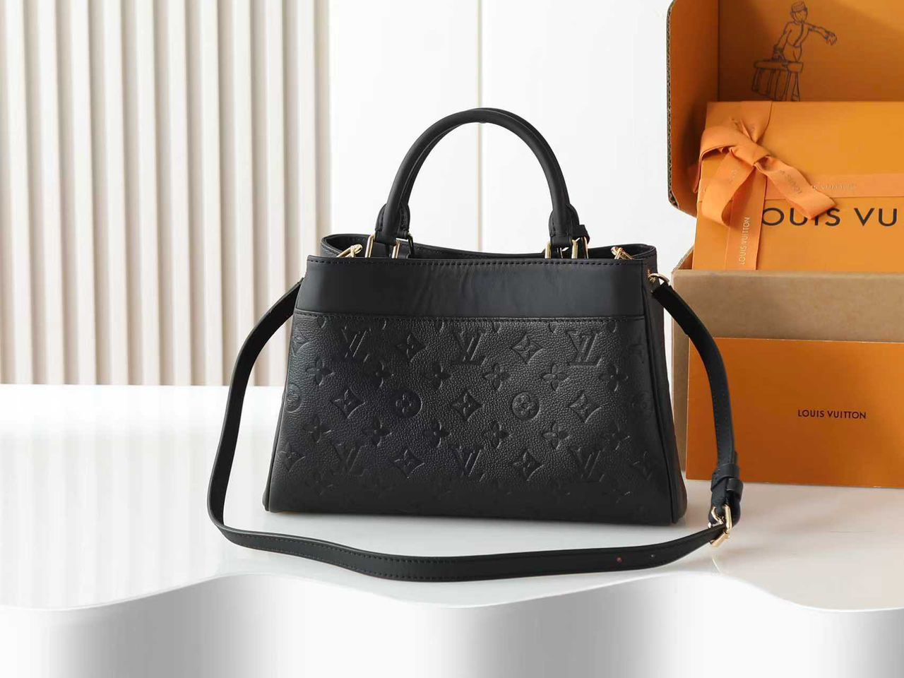 Louis Vuitton Avenue PM
