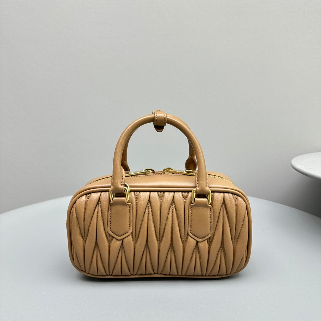 Bolsa Miu Miu Arcadie Matelasse Nappa Leather Bag