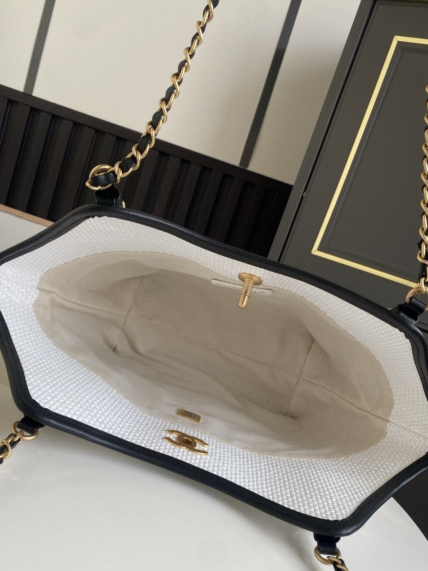 CHANEL Canvas com Efeito em Ráfia