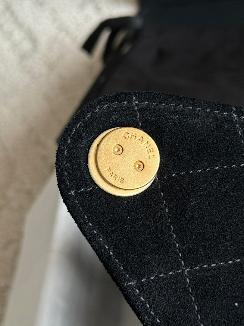 Bolsa Hobo  Chanel 25 em camurça Black