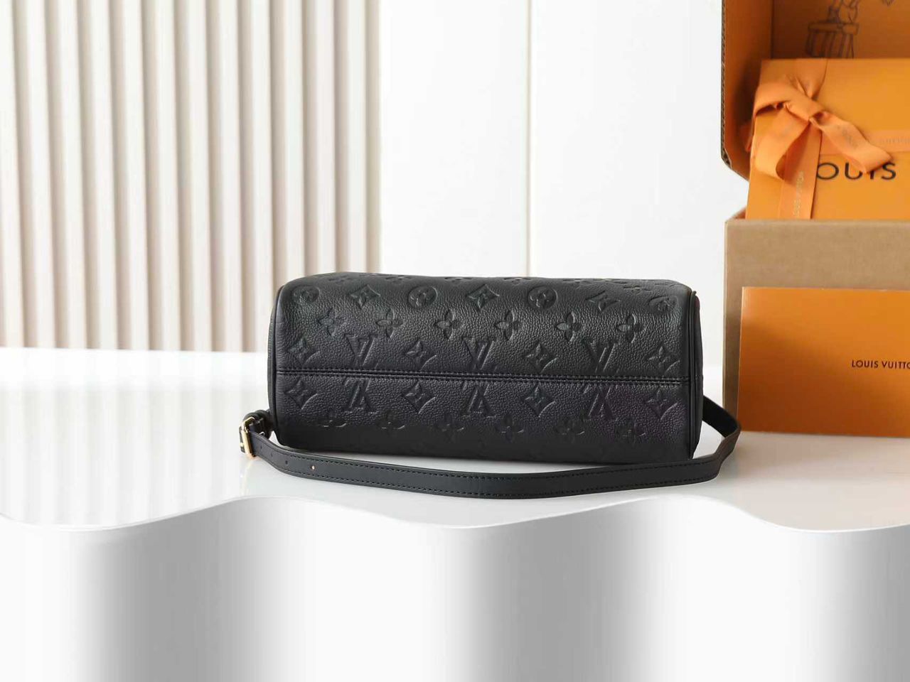 Louis Vuitton Avenue PM