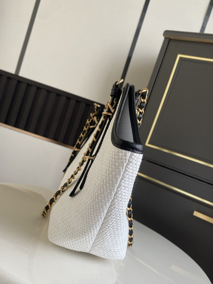 CHANEL Canvas com Efeito em Ráfia