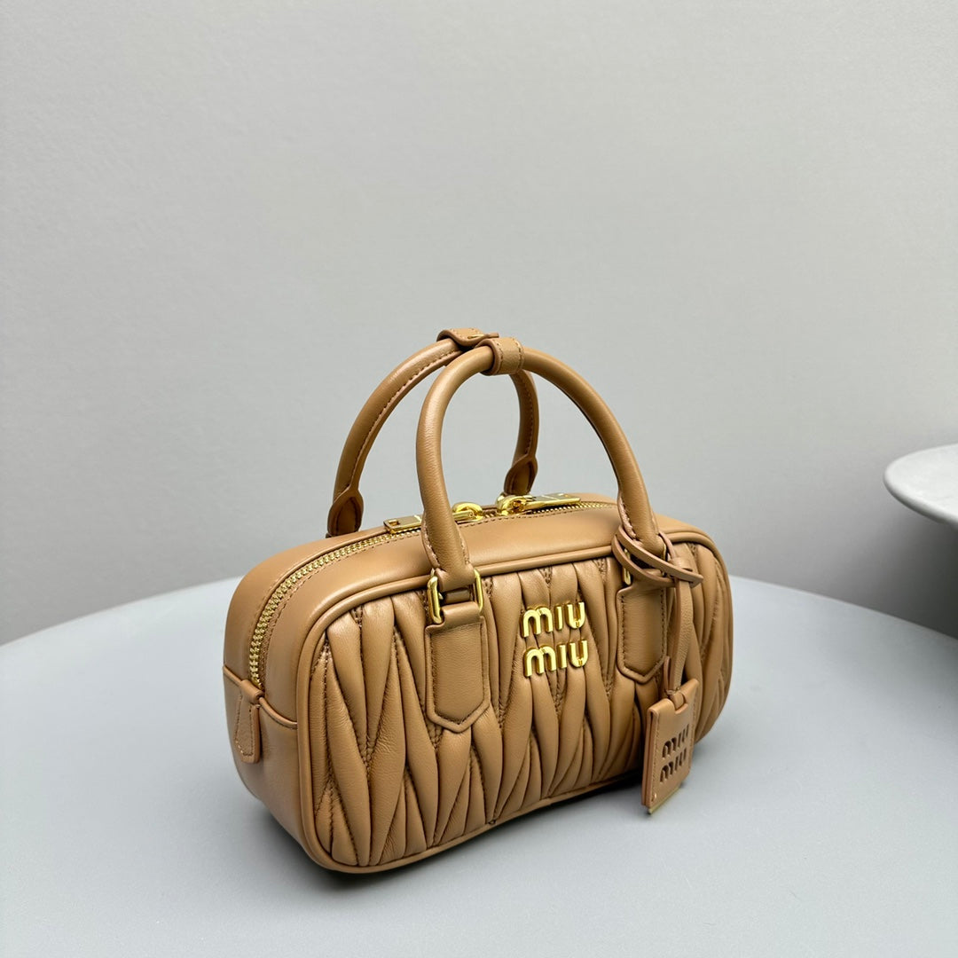 Bolsa Miu Miu Arcadie Matelasse Nappa Leather Bag