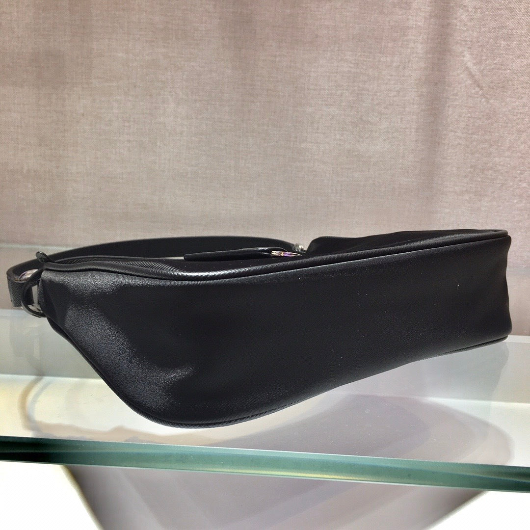 Bolsa Prada mini Re-Edition 2000