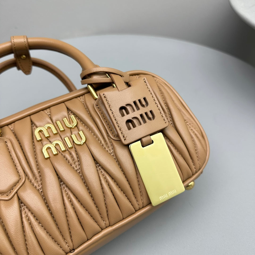 Bolsa Miu Miu Arcadie Matelasse Nappa Leather Bag