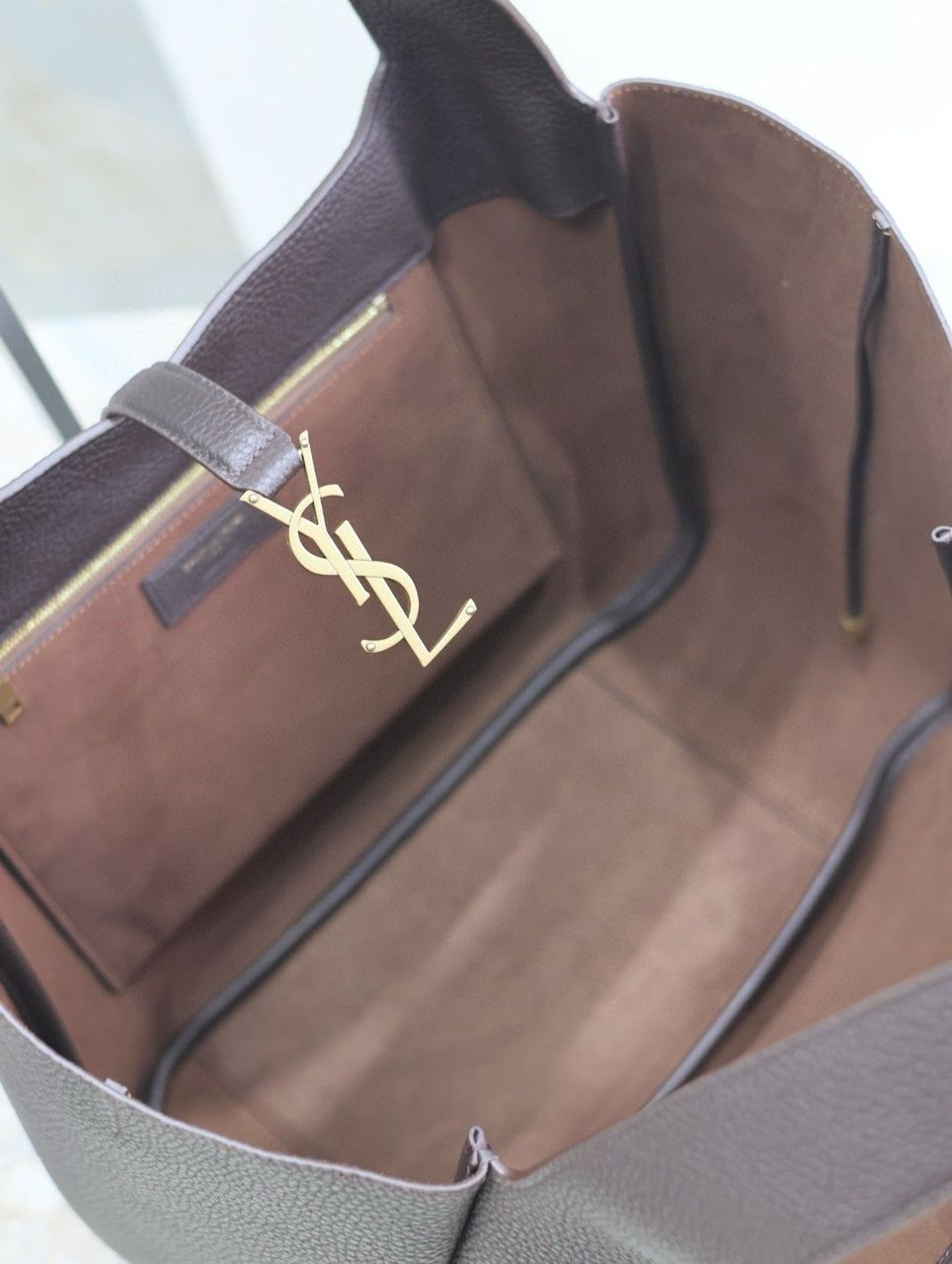 Bolsa Saint Laurent Le 5 à 7 Grained Leather