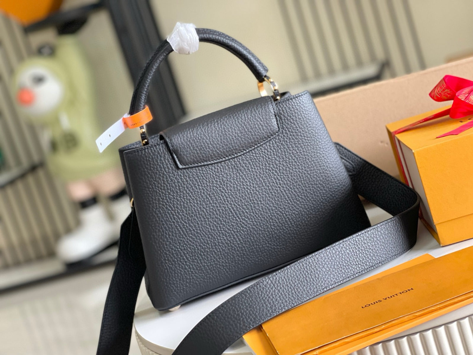 Louis Vuitton Capucines BB Black