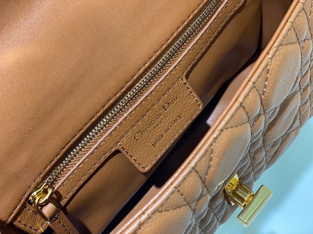 Dior Caro em Couro Marrom Cannage.