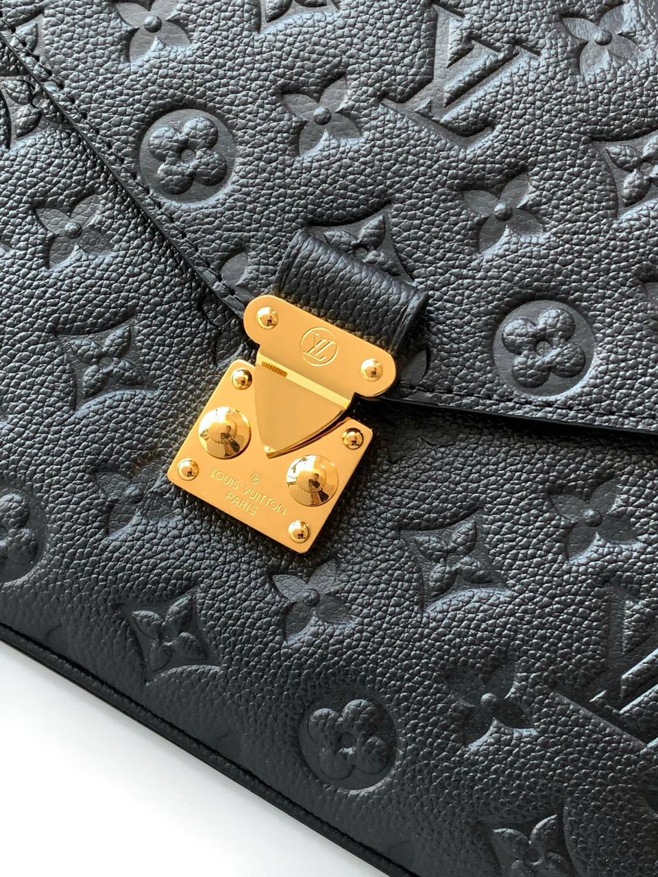 Lv Pochette Metis Black