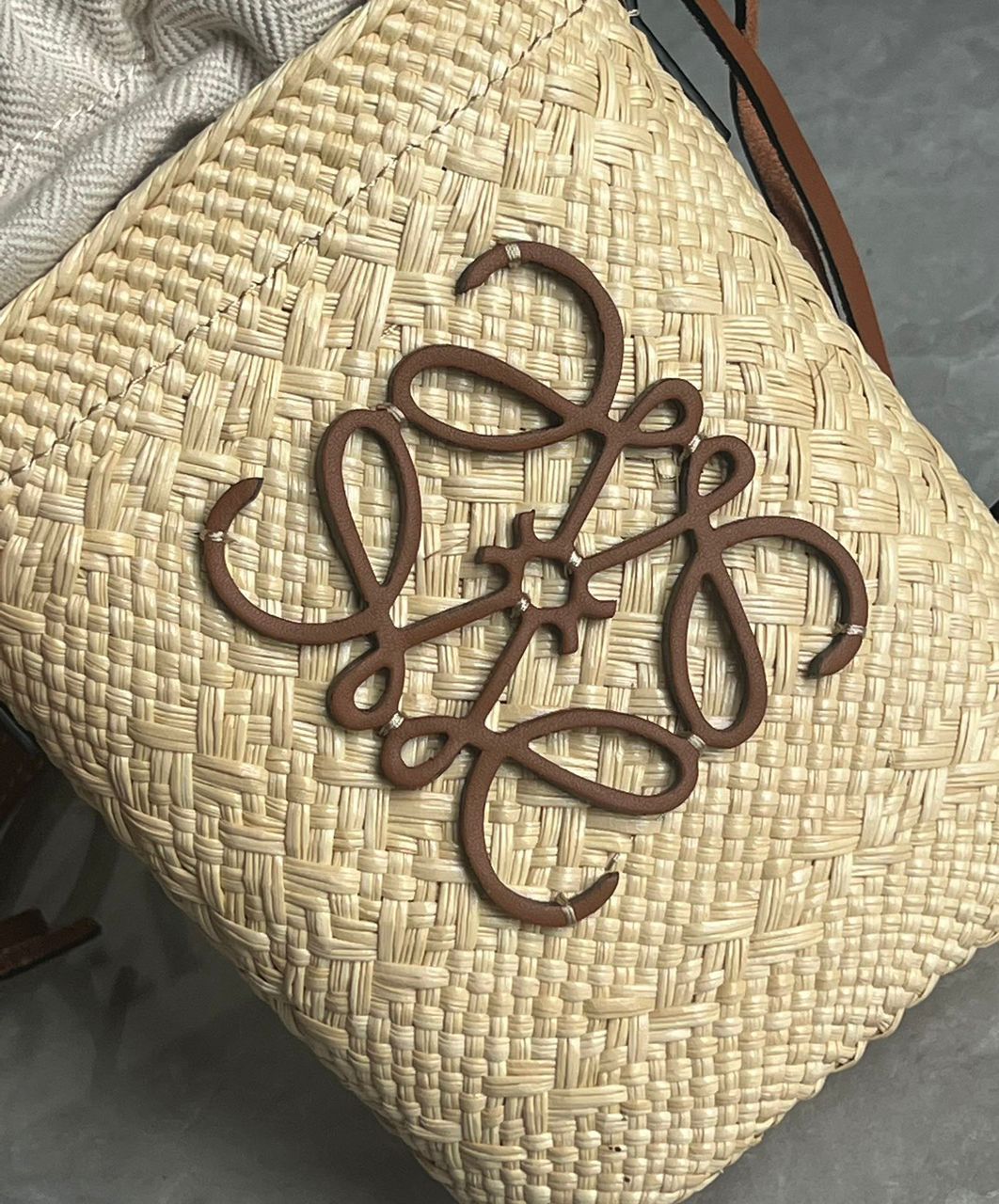 Loewe Square pocket in iraca palm and calfskin