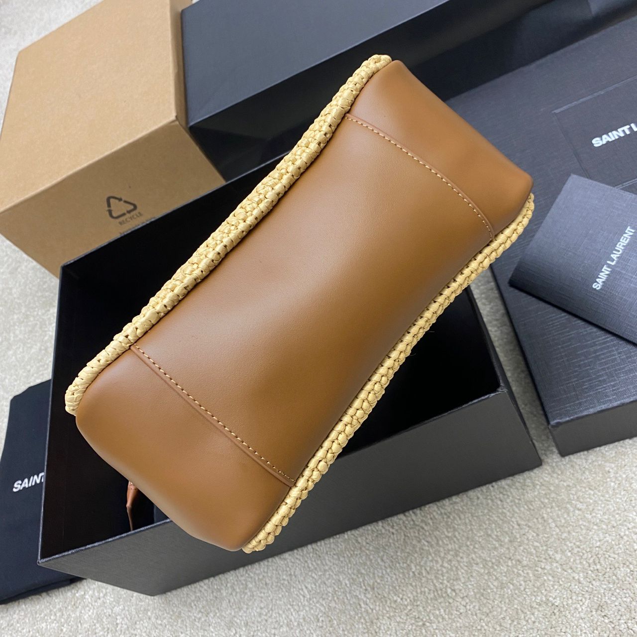 Yves Saint Laurent  Le 5 à 7 Supple Small