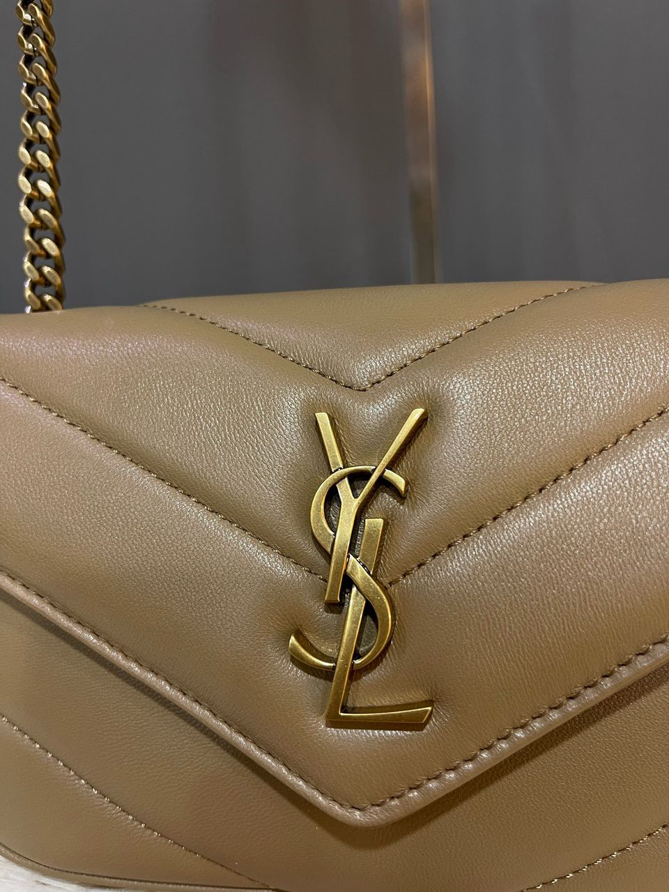 Yves Saint Laurent Bolsa Loulou Mini Bag