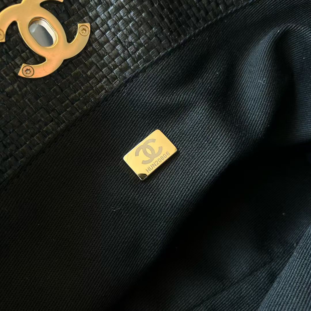 CHANEL Canvas com Efeito em Ráfia