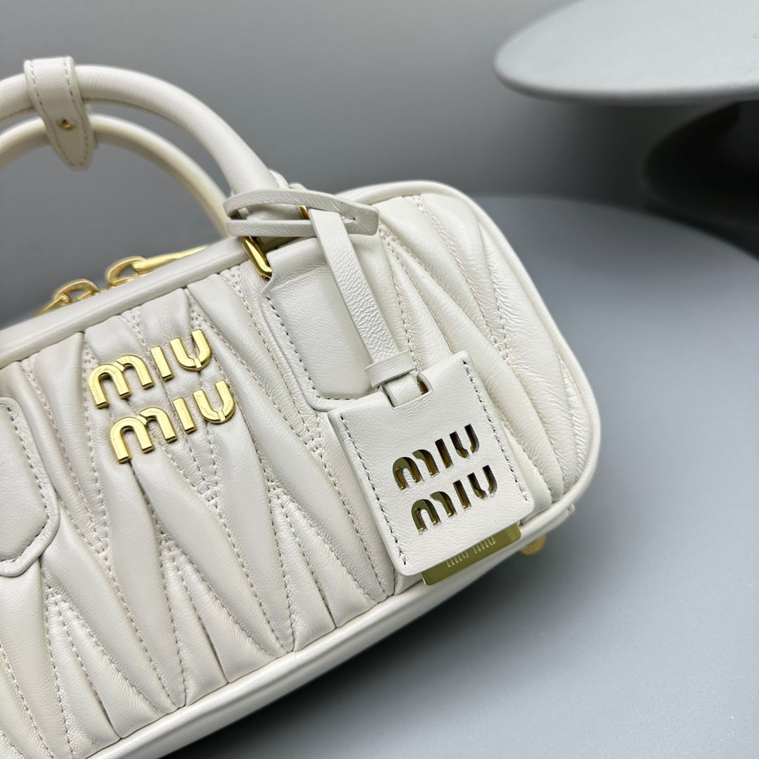 Bolsa Miu Miu Arcadie Matelasse Nappa Leather Bag