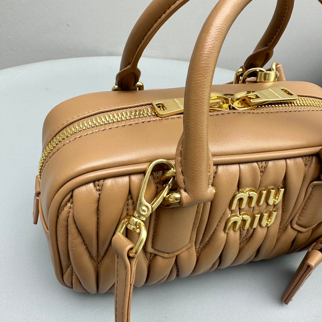 Bolsa Miu Miu Arcadie Matelasse Nappa Leather Bag