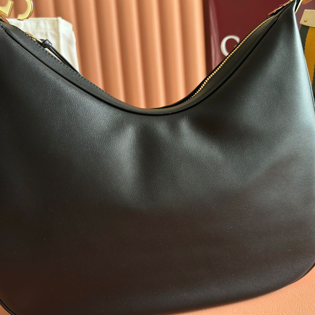 Gucci Attache Small shoulder bag